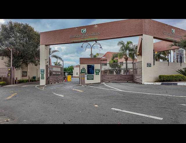 2 BEDROOM TOWNHOUSE FOR SALE IN BEDFORD GARDENS